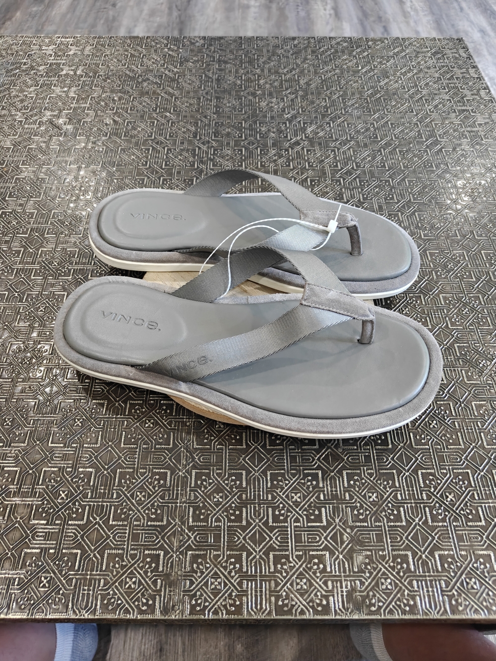 Vince Darwin Mens Suede And Leather Flip Flops Size 9.5 Beach Ready